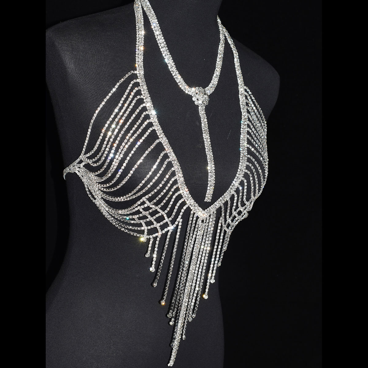 سلسلة جسم من حجر الراين اللامع - مراجعة Body Jewelry Bra وسعره