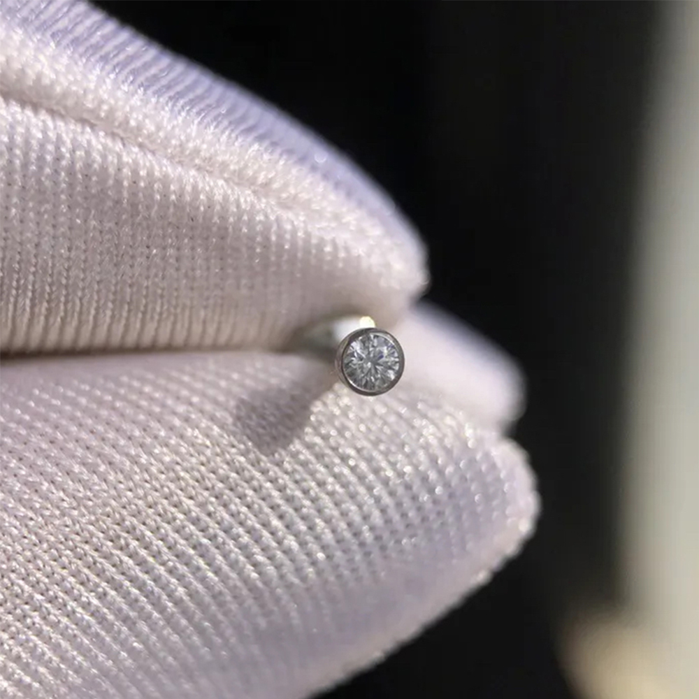 10 قطع من مجوهرات الجسم المصنو - مراجعة Belly Bar Titanium وسعره