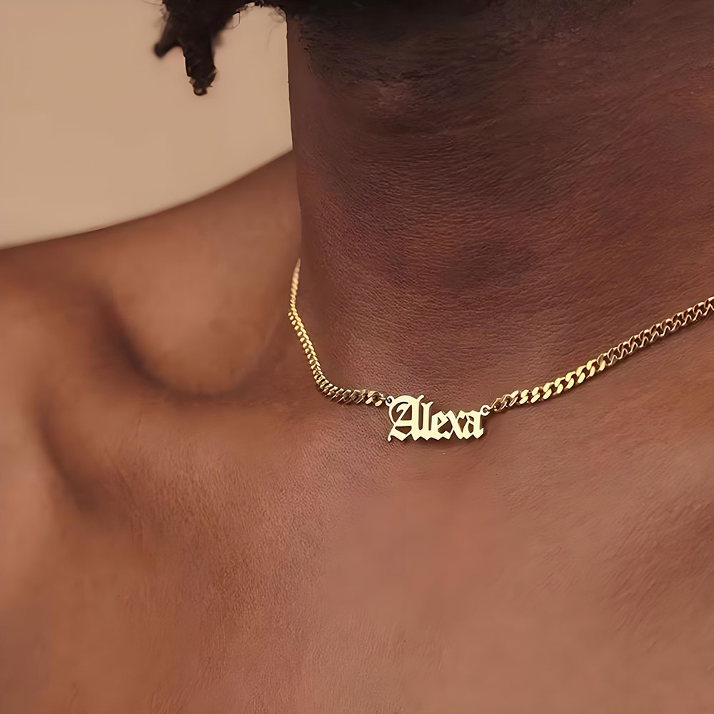 قلادة كوبية مخصصة بخط قوطي مع  - مراجعة Body Jewelry Goth وسعره