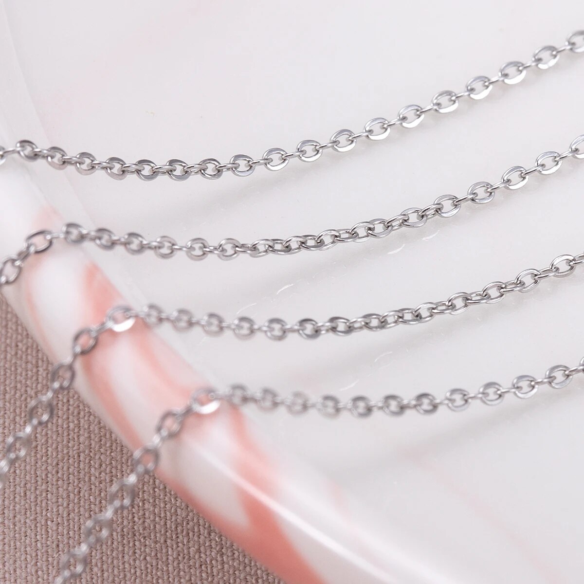 سلاسل رفيعة على شكل حرف O من ا - مراجعة Body Jewelry Bra وسعره