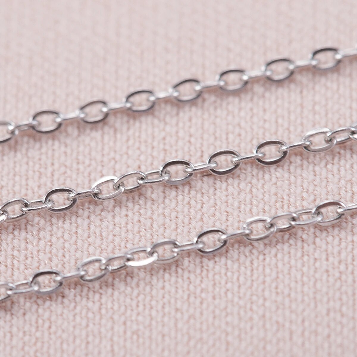سلاسل رفيعة على شكل حرف O من ا - مراجعة Body Jewelry Bra وسعره